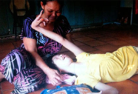 Cuộc sống khổ hơn cái chết của bé sơ sinh bị vứt bỏ trong bồn cầu 